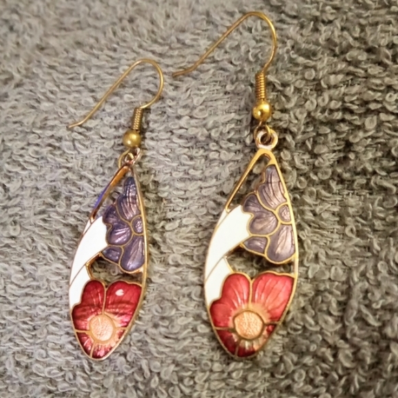 None Jewelry - Beautiful Cloisonne Red & White Flower Earrings